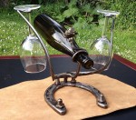 Wine bottle holder on horseshoe with classic rose